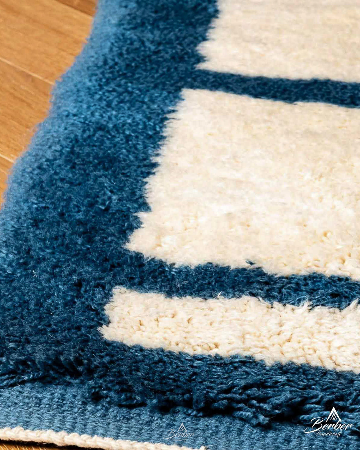 Minimalist Runner Rug 2 X 6 Ft | 60 X 180 Cm / With Tassels / Short (0.4” / 1 cm)