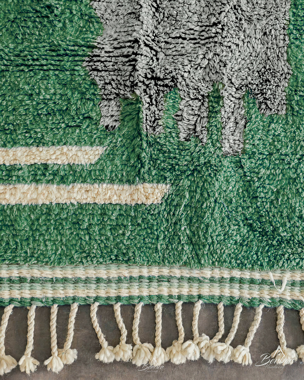 Green Living Room Rug 3 X 5 Ft | 90 X 150 Cm / With Tassels / Short (0.4” / 1 cm)
