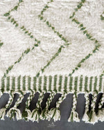 White and Green Zigzag Rug 3 X 5 Ft | 90 X 150 Cm / With Tassels / Short (0.4” / 1 cm)