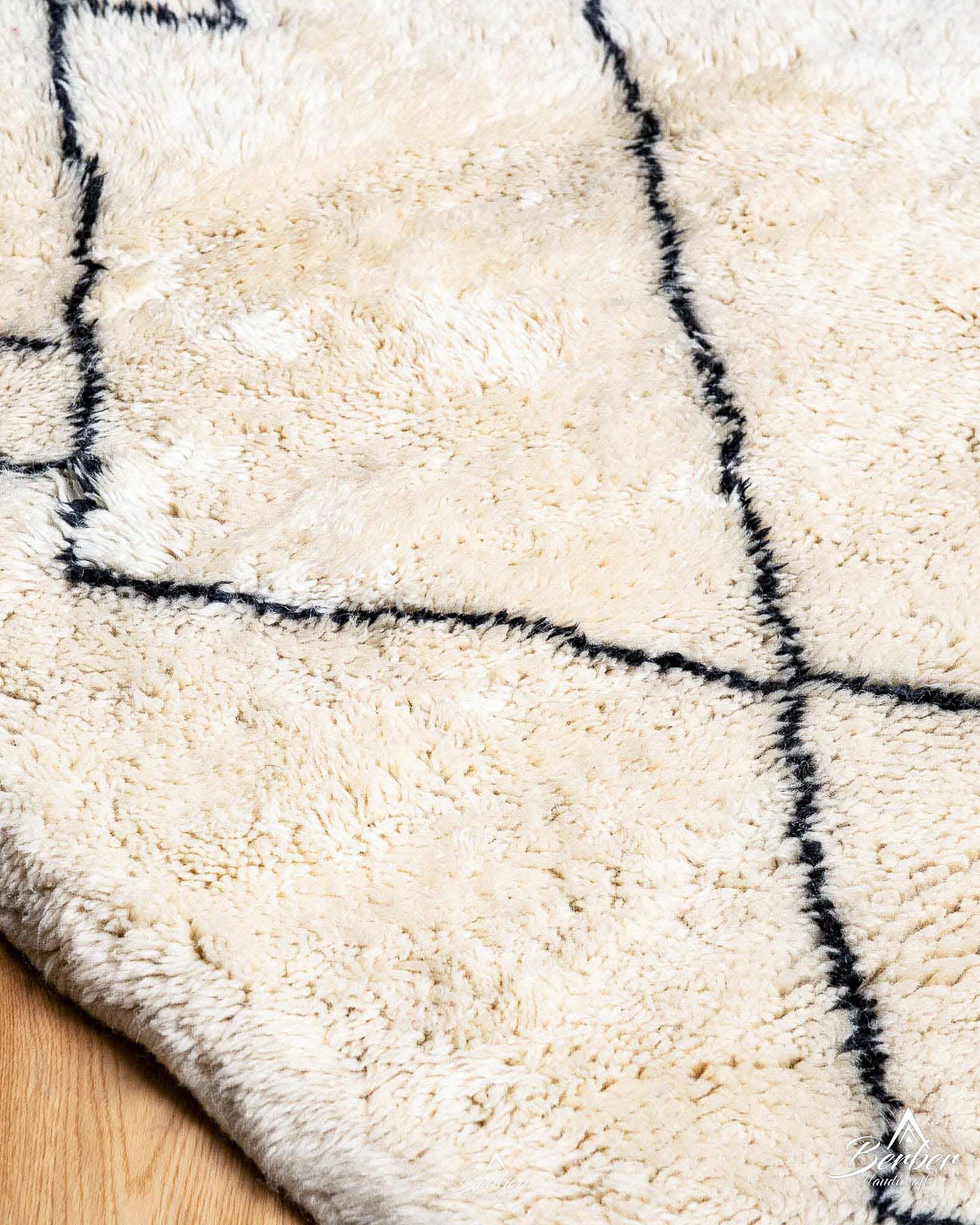 Fluffy Moroccan carpet 3 X 5 Ft | 90 X 150 Cm / With Tassels / Short (0.4” / 1 cm)