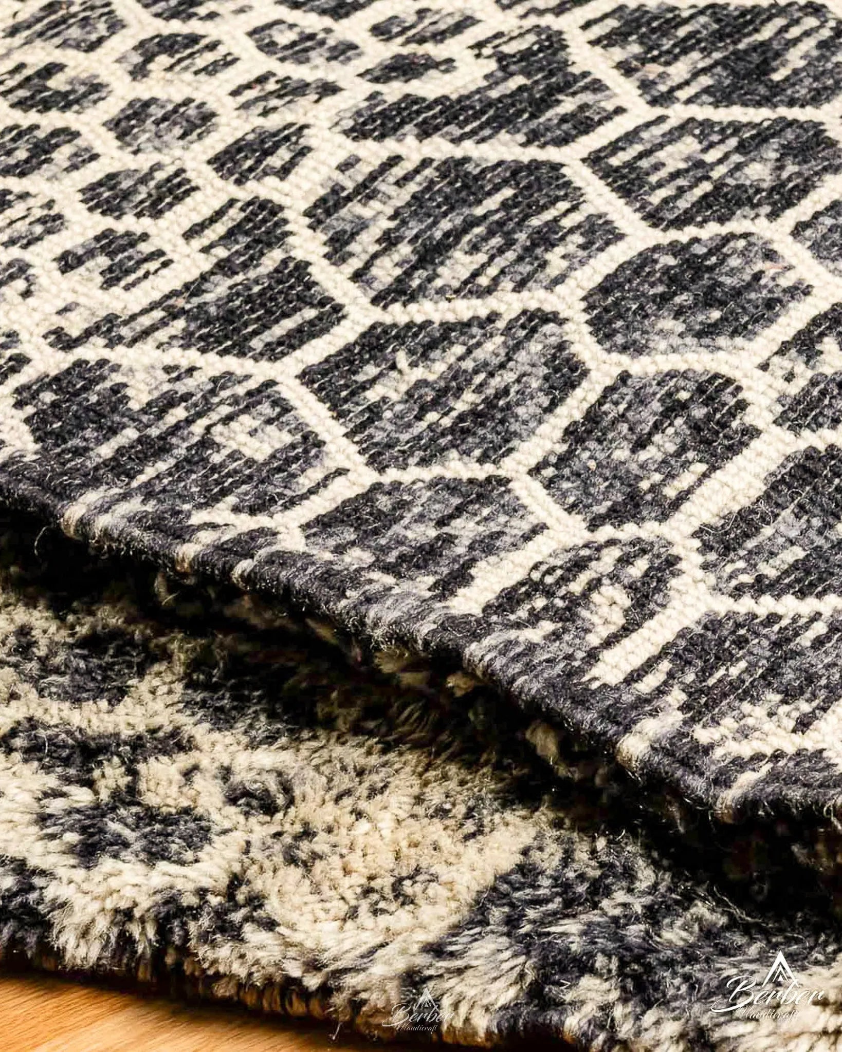 Black Beni Rug 3 X 5 Ft | 90 X 150 Cm / With Tassels / Short (0.4” / 1 cm)