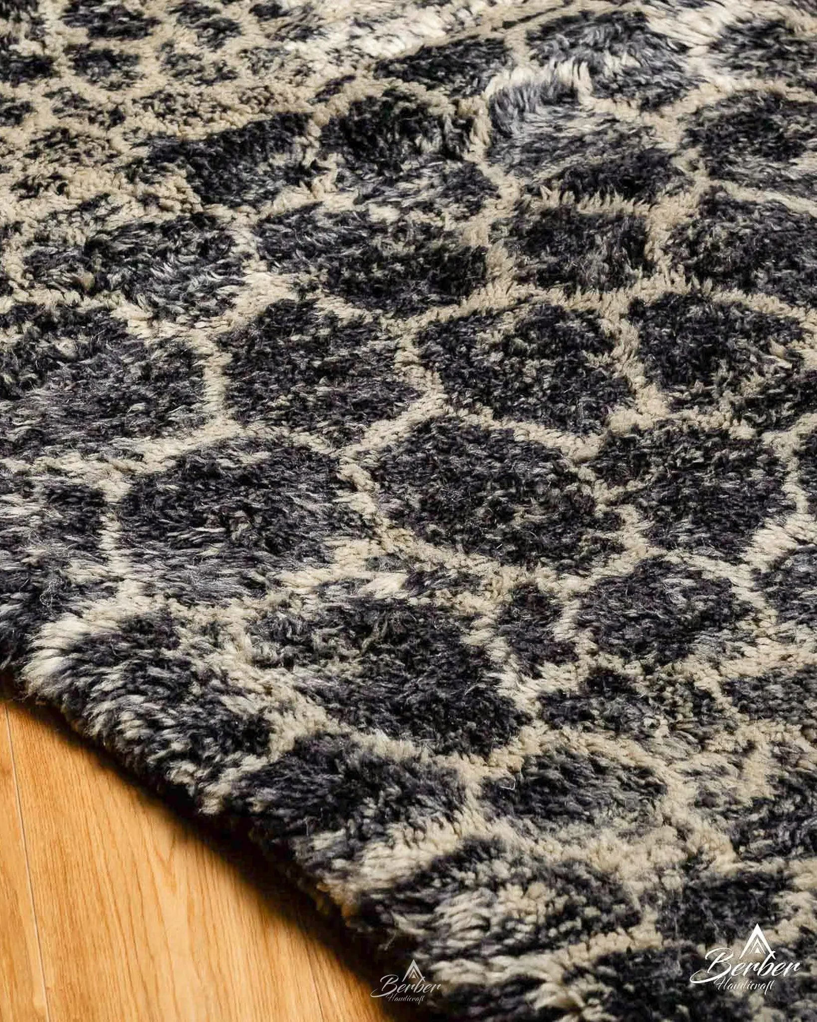 Black Beni Rug 3 X 5 Ft | 90 X 150 Cm / With Tassels / Short (0.4” / 1 cm)