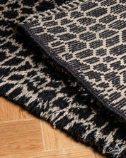 Bold Runner Rug 2 X 6 Ft | 60 X 180 Cm / With Tassels / Short (0.4” / 1 cm)