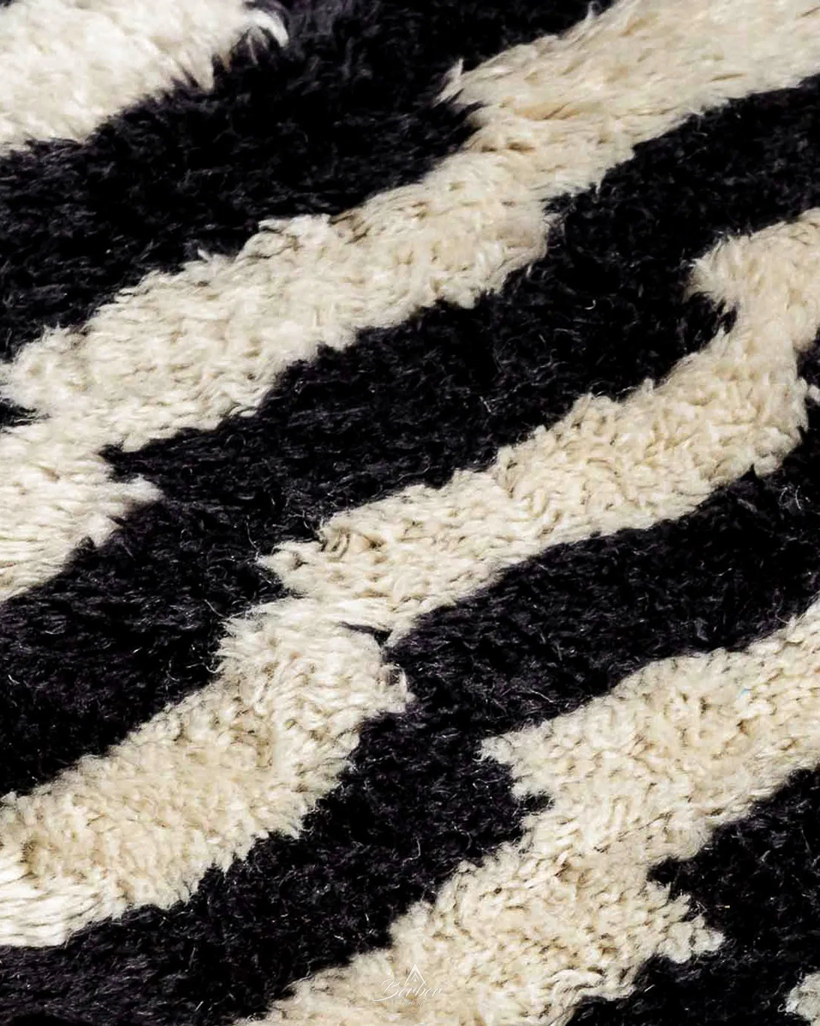 Handmade Checkered Runner 2 X 6 Ft | 60 X 180 Cm / With Tassels / Short (0.4” / 1 cm)