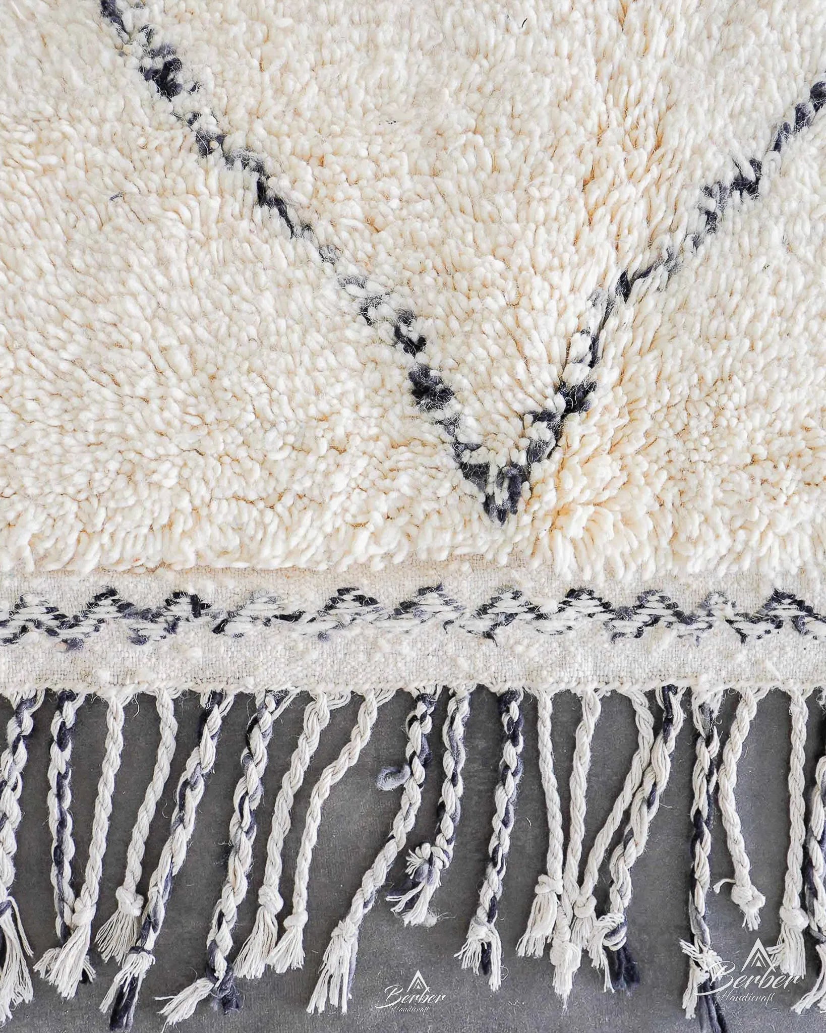 Handmade Treillis Rug-Berber Handicraft