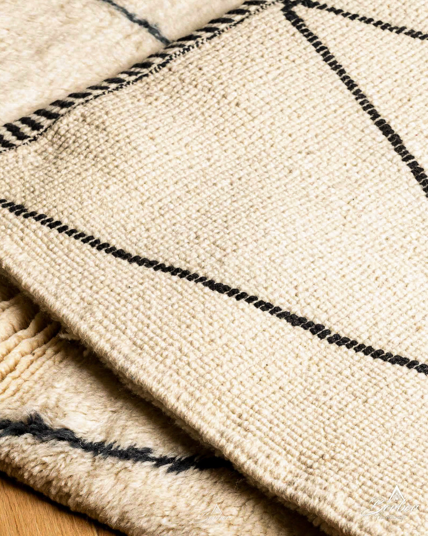 Handmade Runner Rug 2 X 6 Ft | 60 X 180 Cm / With Tassels / Short (0.4” / 1 cm)