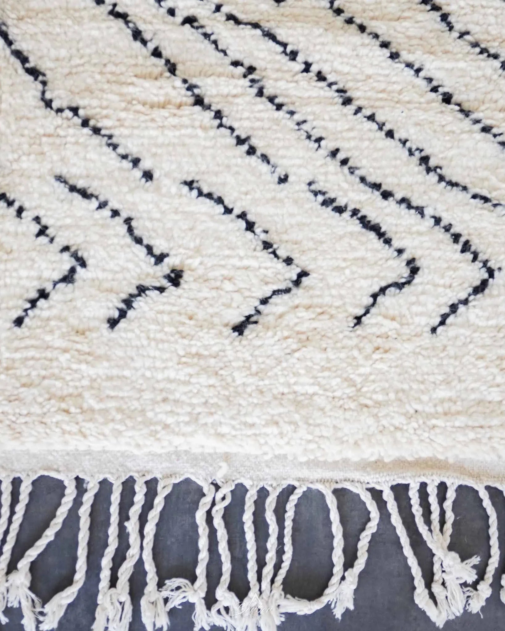 Minimalist Area Rug-Berber Handicraft
