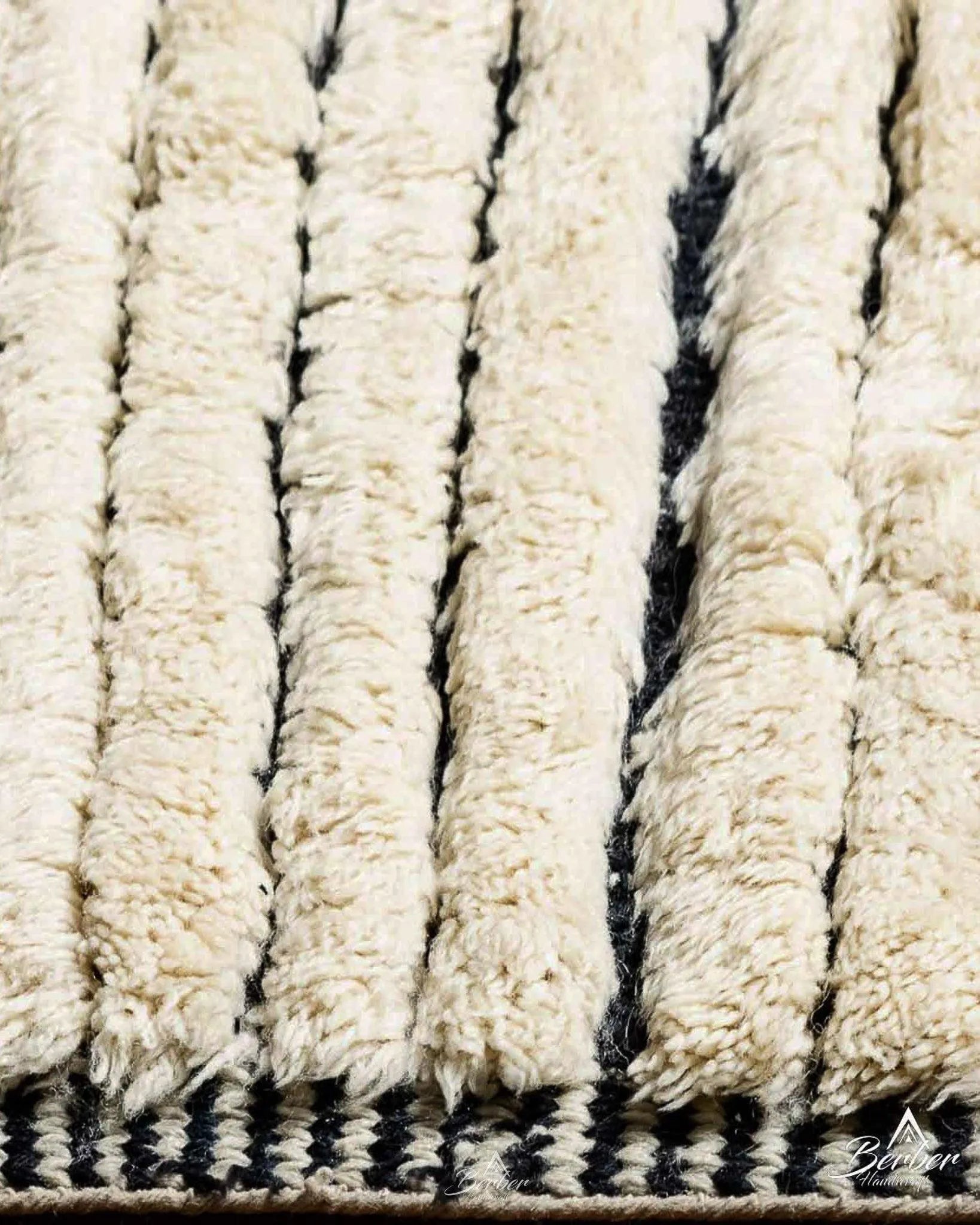Minimalist Beni Ourain Rug 3 X 5 Ft | 90 X 150 Cm / With Tassels / Short (0.4” / 1 cm)