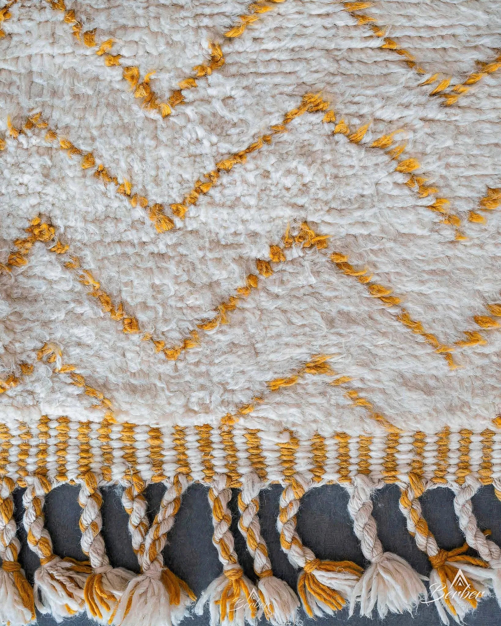 Minimalist Morrocan Rug 3 X 5 Ft | 90 X 150 Cm / With Tassels / Short (0.4” / 1 cm)