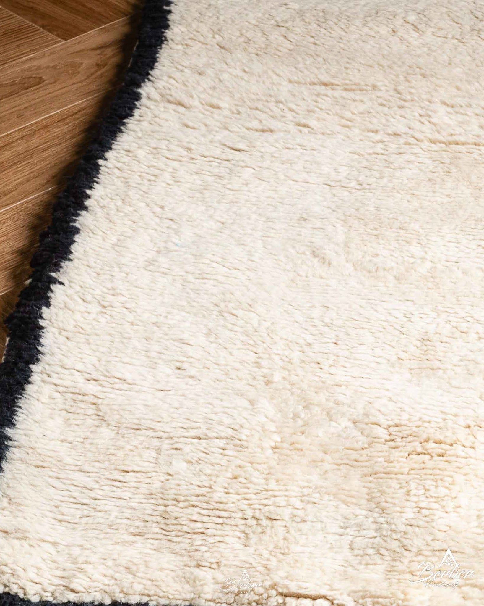 Off White Moroccan Runner Rug 2 X 6 Ft | 60 X 180 Cm / With Tassels / Short (0.4” / 1 cm)
