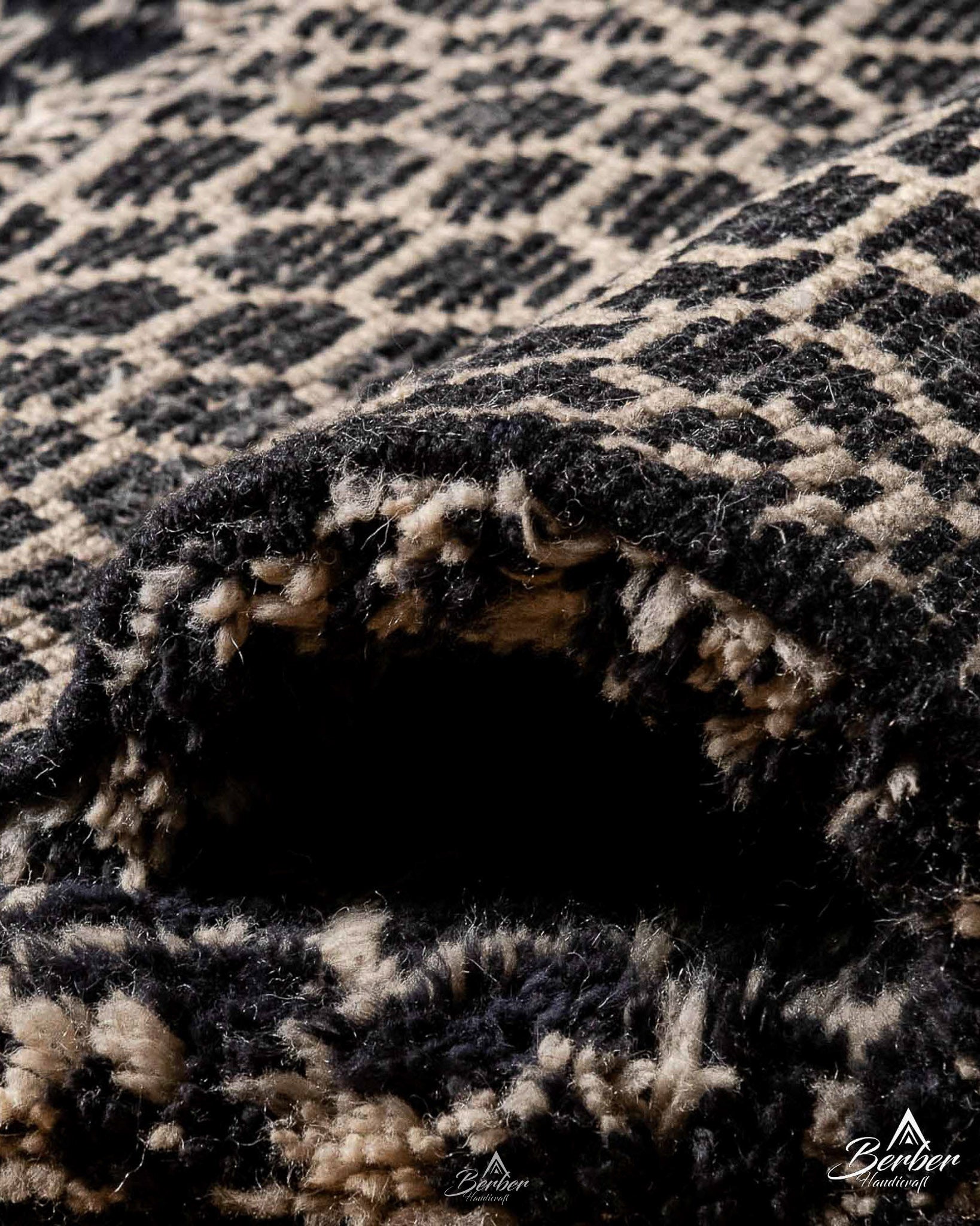 Bold Runner Rug 2 X 6 Ft | 60 X 180 Cm / With Tassels / Short (0.4” / 1 cm)