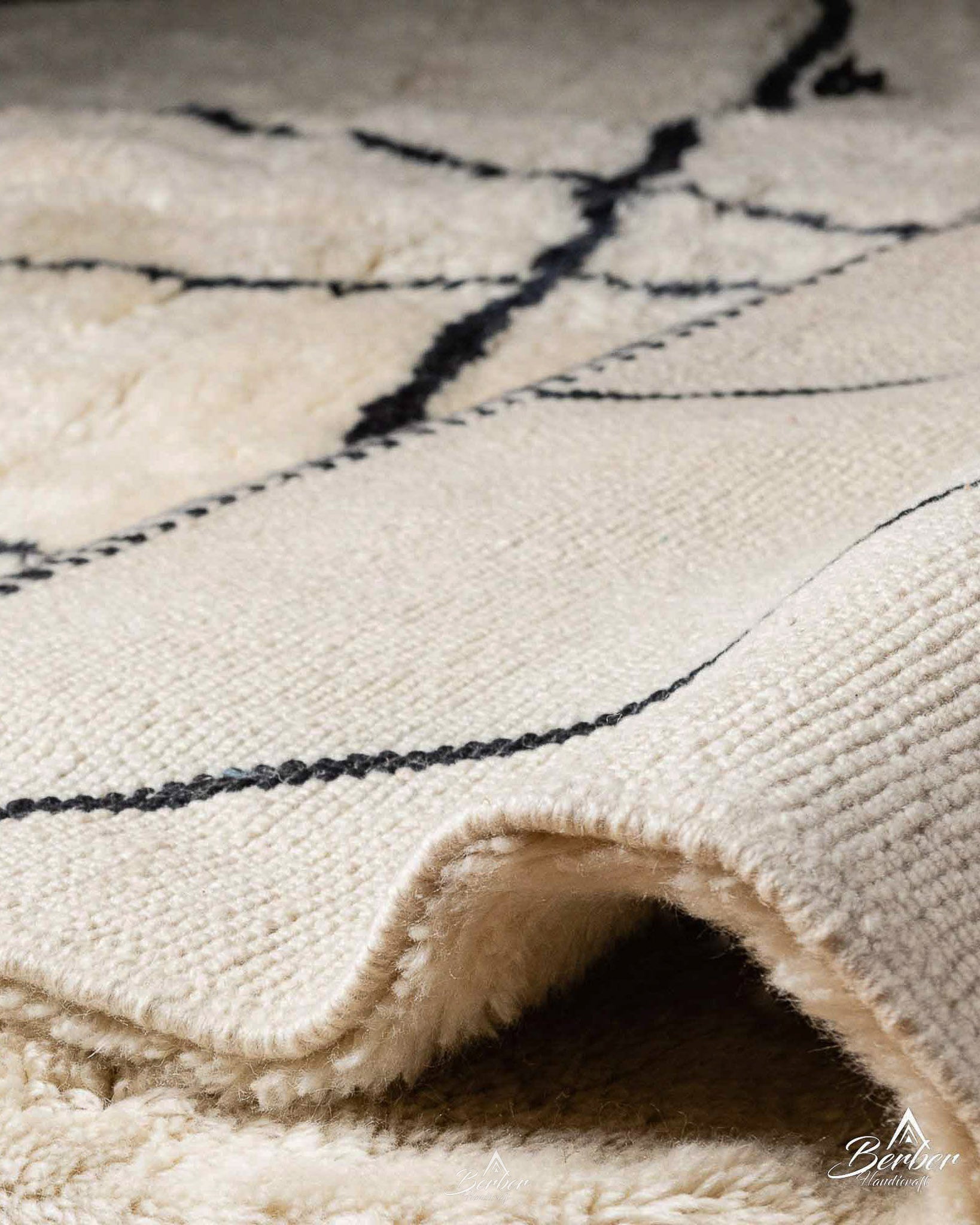 Moroccan Wool Rug 3 X 5 Ft | 90 X 150 Cm / With Tassels / Short (0.4” / 1 cm)