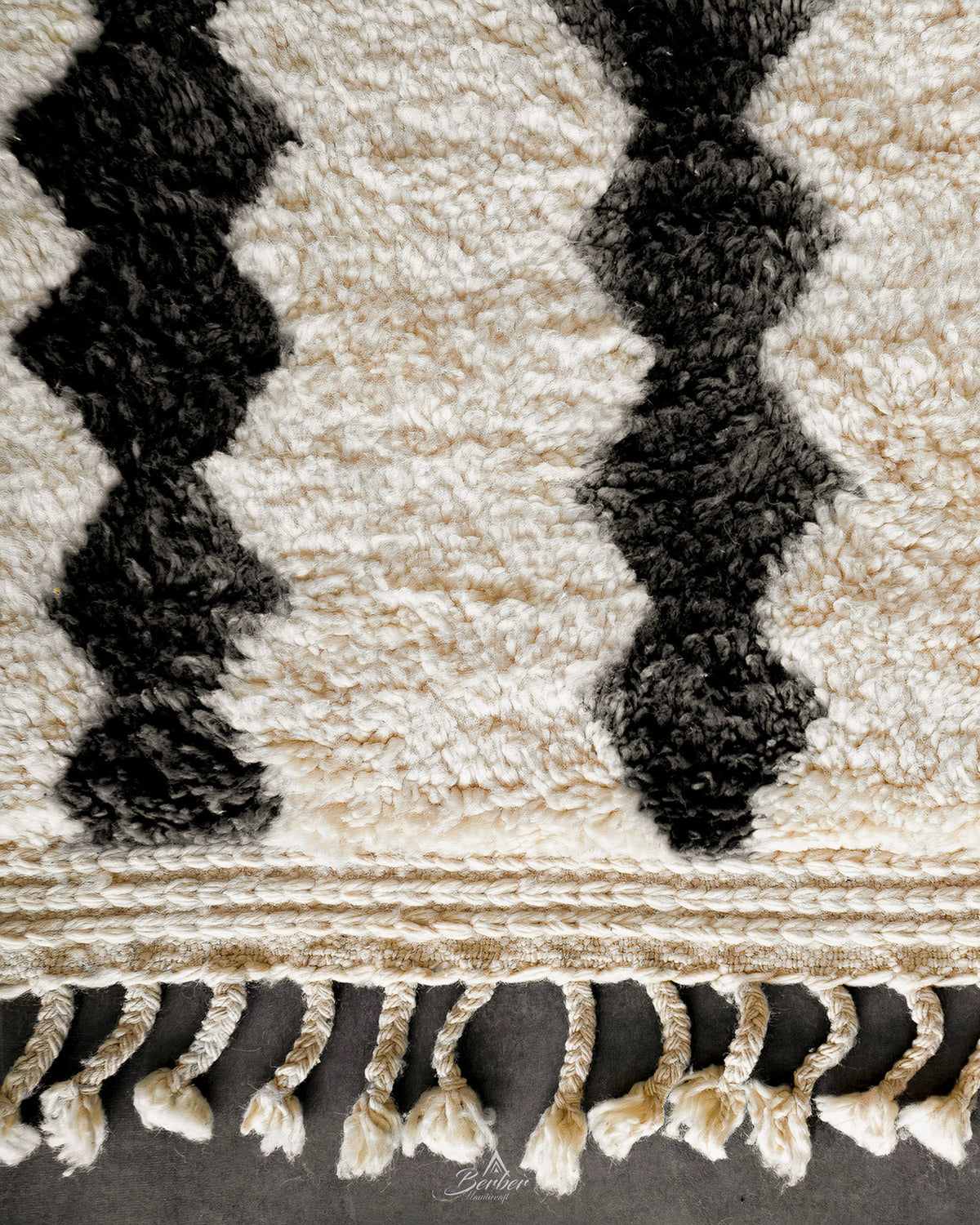 Black and White Berber Rug 3 X 5 Ft | 90 X 150 Cm / With Tassels / Short (0.4” / 1 cm)
