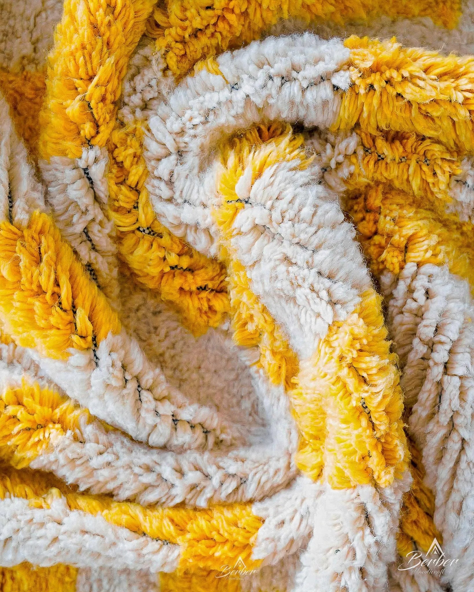 White and Gold Rug 3 X 5 Ft | 90 X 150 Cm / With Tassels / Short (0.4” / 1 cm)