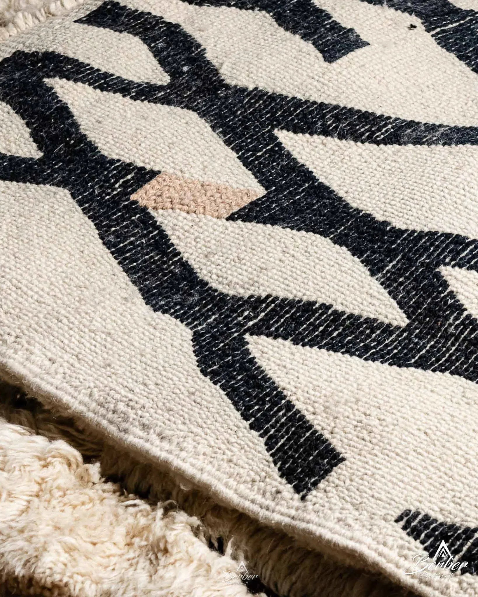 Trellis Moroccan Rug Runner 2 X 6 Ft | 60 X 180 Cm / With Tassels / Short (0.4” / 1 cm)