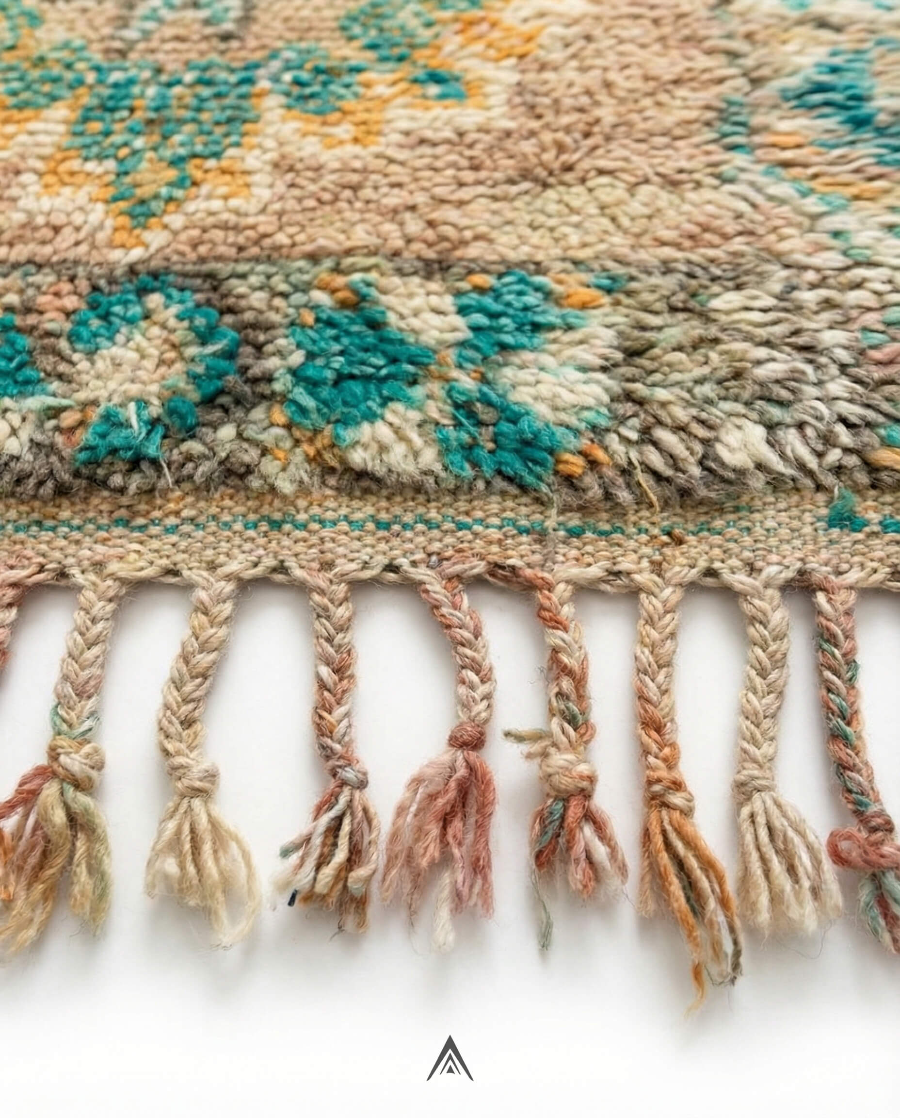 Vintage Accent Rug 5.7x8.5 ft — 175x260 cm-Berber Handicraft