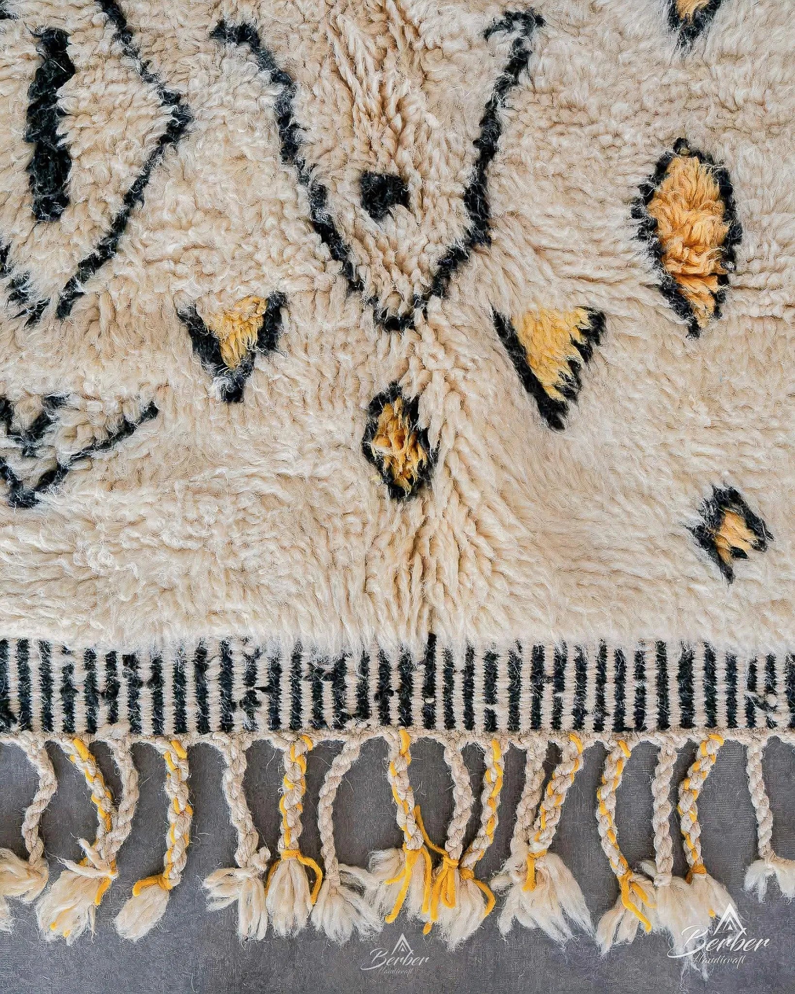 Yellow and White Tribal Rug 3 X 5 Ft | 90 X 150 Cm / With Tassels / Short (0.4” / 1 cm)