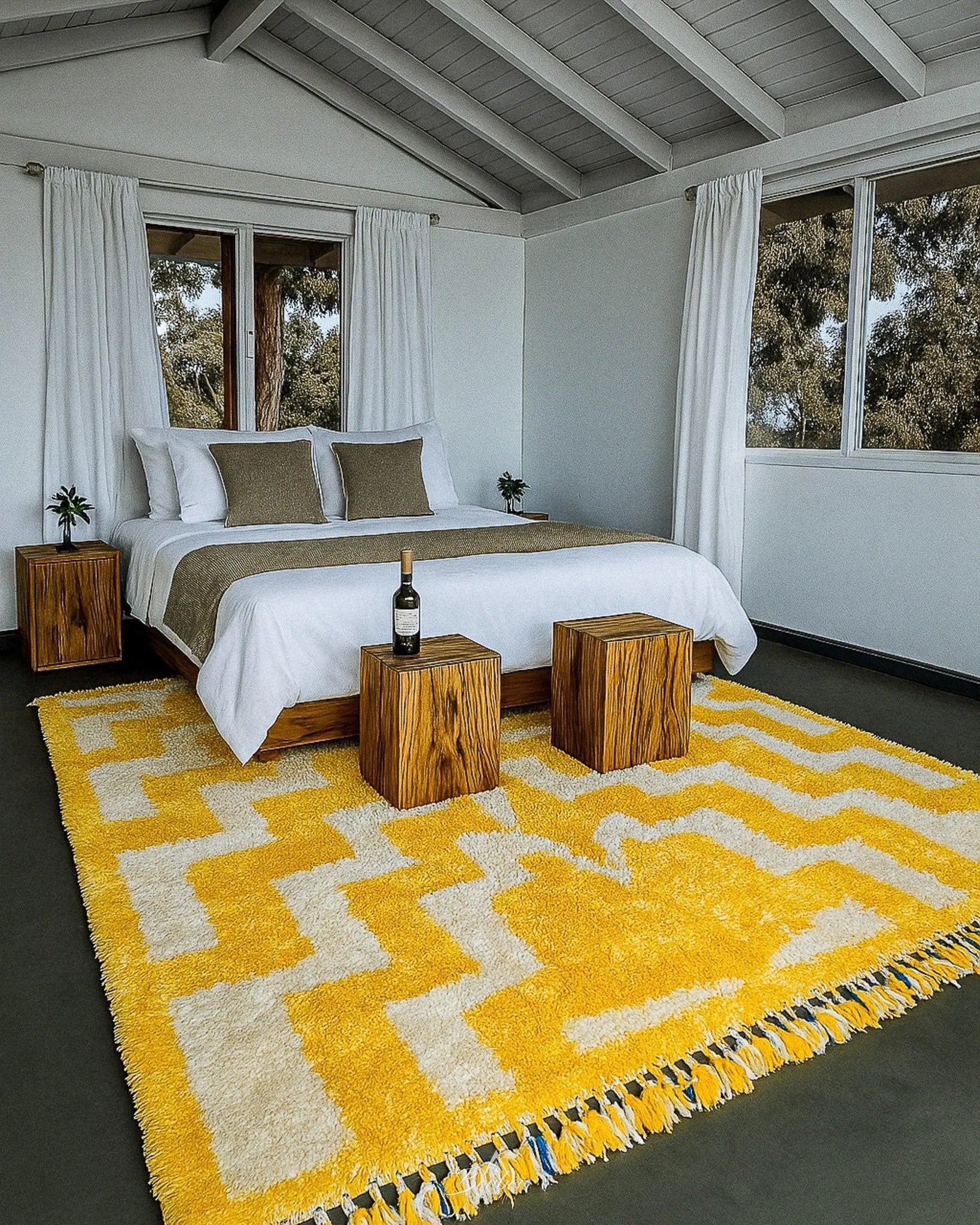White and Gold Rug 3 X 5 Ft | 90 X 150 Cm / With Tassels / Short (0.4” / 1 cm)